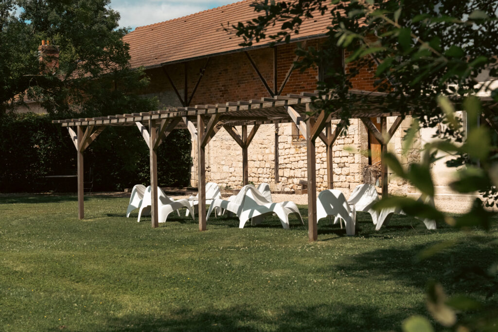 Une jolie photo avant mariage à la Ferme de la Biza
